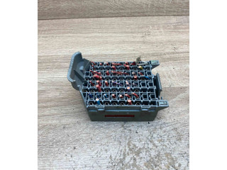 Блок предохранителей  9162439   Volvo V70    