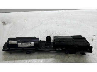 Другая деталь отсека двигателя