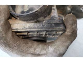 Топливная рампа 0438121070, 026133353D Audi 80 90 B3