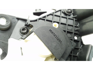 Притягиватель задней крышки