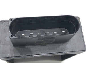 Блок управления 5Q0906121T Skoda Octavia Mk4