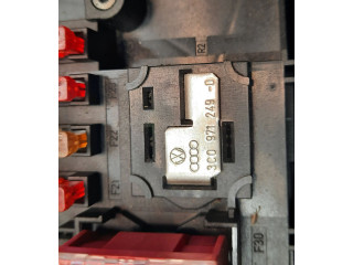 Блок предохранителей 3C09712490 Volkswagen Golf Plus