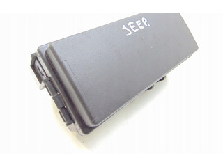 Блок предохранителей 04692114AC   Jeep Commander    