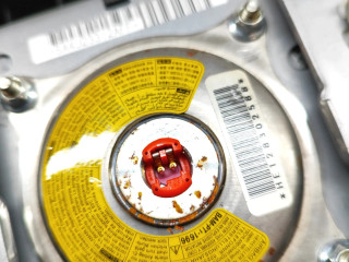 Подушка безопасности водителя 4513047100C0 Toyota Prius+ (ZVW40)