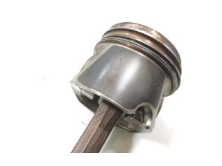  Поршень с шатуном    Volkswagen Passat Alltrack  