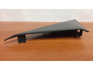 Другая деталь отделки пере́дней дверей