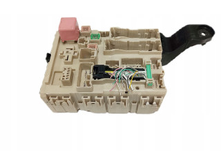 Pojistková skříňka 8273005j60 Toyota Avensis T270 2016