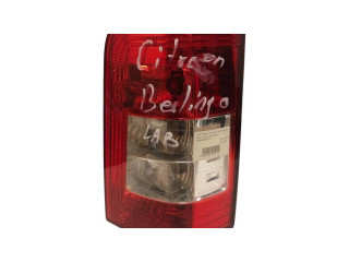 Задний фонарь в кузове