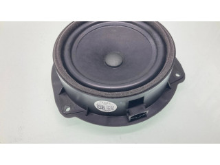 Громкоговоритель (громкоговорители) в задних дверях