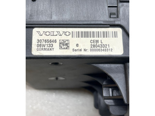 Блок предохранителей 30765646, 06W133   Volvo V70    