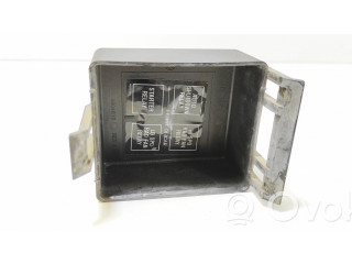 Крышка блока предохранителей 4604610 Chrysler Stratus