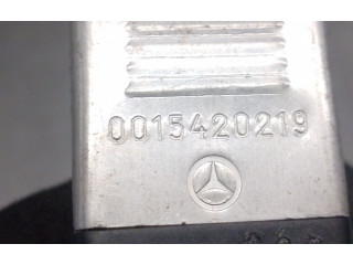 Pojistková skříňka 0015420219, 4RD00412200 Mercede-Benz S W126 1988