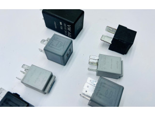   Pojistková skříňka 0281003032, 20141205   Volkswagen Tiguan 2008