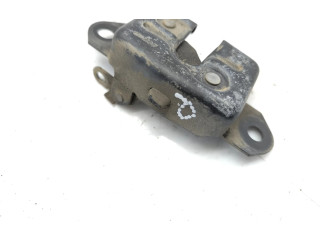 Замок багажника     Nissan Titan  -  года