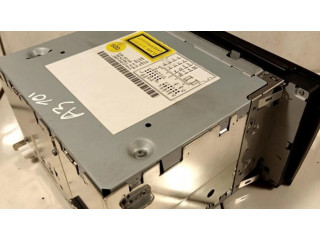 Радио/ проигрыватель CD/DVD / навигация