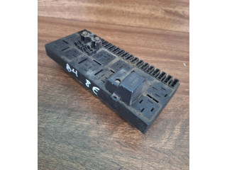 Блок предохранителей 443941822A Audi 80 90 B3