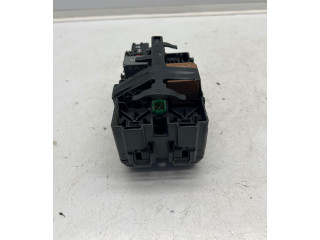 Блок предохранителей  9812661980, A006C801   Peugeot Partner III    