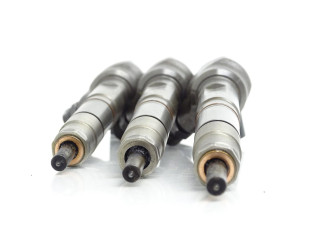 Форсунка 03L130277Q    Volkswagen PASSAT B7   