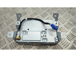 Радио/ проигрыватель CD/DVD / навигация