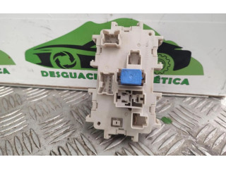 Pojistková skříňka Nissan Navara