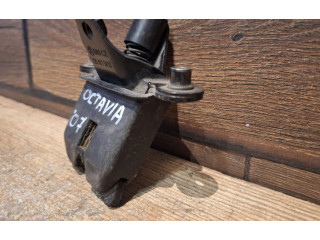 Замок багажника 1Z5827501C, BN3CZ Skoda Octavia Mk2 (1Z) 2004 - 2013 года