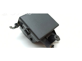 Блок предохранителей  3284, 3933   Lexus LS 430    