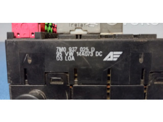 Блок предохранителей 7M0937025D Ford Galaxy