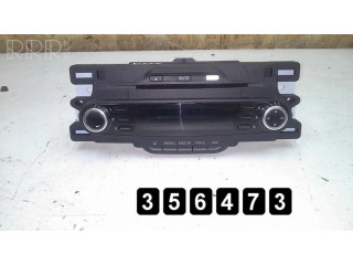 Радио/ проигрыватель CD/DVD / навигация