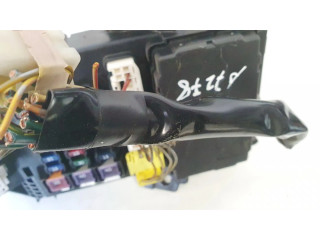   Pojistková skříňka 8264105011, 05810530   Toyota Avensis T220 2001