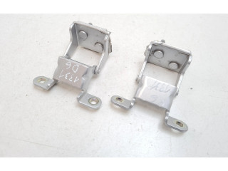 Комплект петлей багажника    Volvo XC90