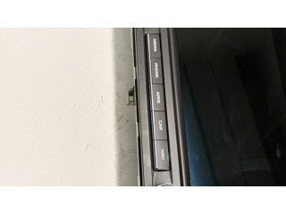 Радио/ проигрыватель CD/DVD / навигация