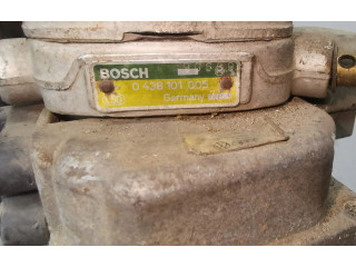 Топливная рампа 0438121011, 026133353 Audi 80 90 B3