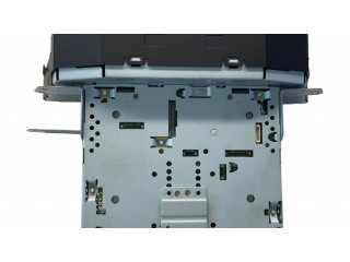 Радио/ проигрыватель CD/DVD / навигация