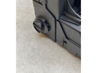 Блок предохранителей 30765646, 06W133   Volvo V70    