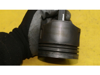 Píst Mercedes-Benz C W203