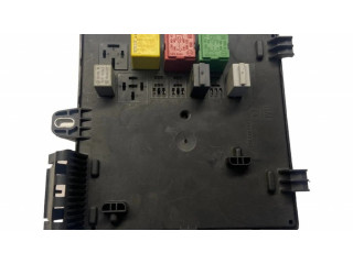 Блок предохранителей 13205774, 519162002 Opel Vectra C