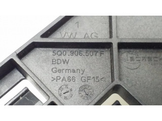 Другая деталь салона