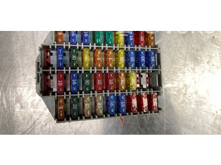 Блок предохранителей 9162439   Volvo S80