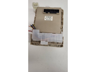   Pojistková skříňka 8273005680A   Toyota Avensis T270 2013