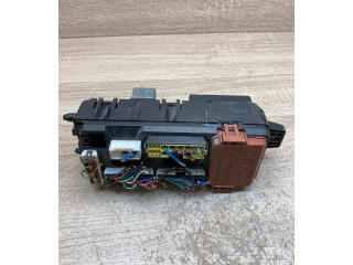 Блок предохранителей MB953355, MR193494 Mitsubishi Carisma