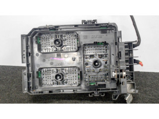 Блок предохранителей 39040849, 39019198 Opel Astra K