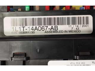 Блок предохранителей  1L1T-14A067-AB, 003068230   Ford F150    