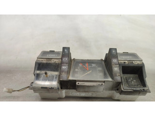 Přístrojová deska Nissan PickUp Y720 1981