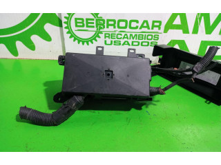 Блок предохранителей 911613E010   KIA Sorento    