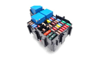 Блок предохранителей 8200766081, 1801618 Dacia Sandero