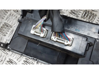 Радио/ проигрыватель CD/DVD / навигация