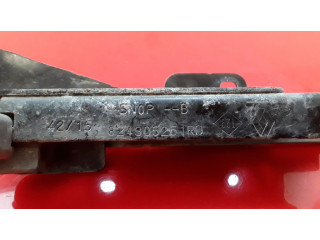 Нижний направитель ролика / нижняя петля