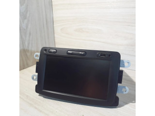 Радио/ проигрыватель CD/DVD / навигация