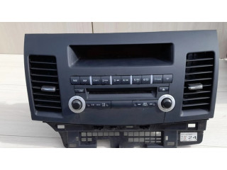 Радио/ проигрыватель CD/DVD / навигация