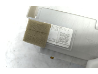 Pojistková skříňka 8273047450A Toyota Prius (XW30) 2010